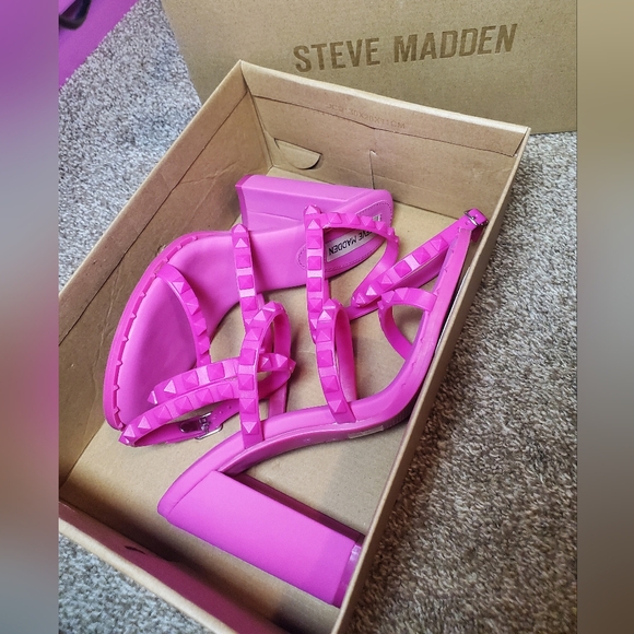Steve Madden ~ Hot Pink ~ Studded ~ Jelly ~ Block / Chunky heel ~ Sandles ~ 7.5 - Picture 11 of 11